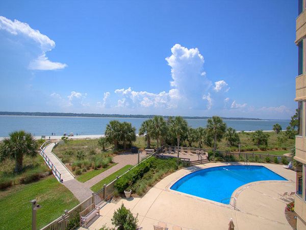 Spacious 3 Bedroom Condo, perfect location!