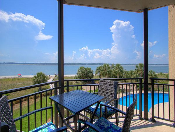 Spacious 3 Bedroom Condo, perfect location!