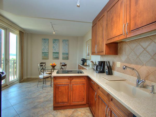 Spacious 3 Bedroom Condo, perfect location!