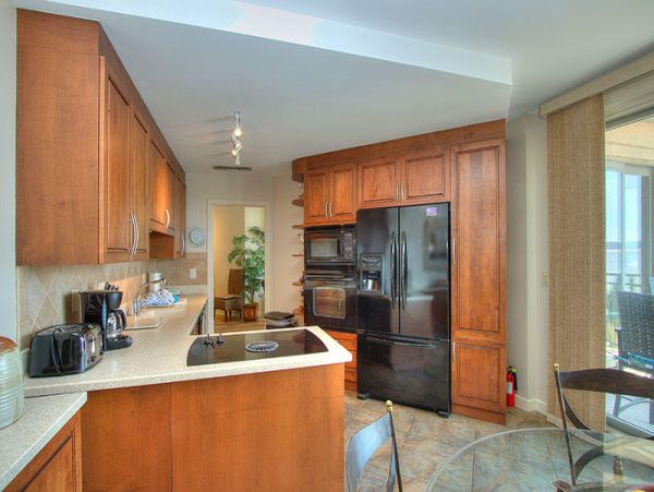 Spacious 3 Bedroom Condo, perfect location!