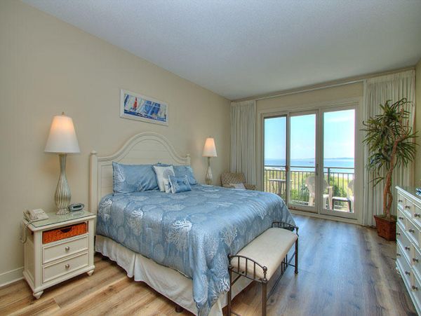 Spacious 3 Bedroom Condo, perfect location!