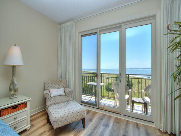 Spacious 3 Bedroom Condo, perfect location!