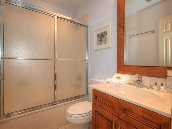 Spacious 3 Bedroom Condo, perfect location!