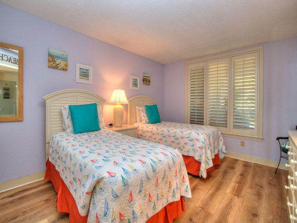 Spacious 3 Bedroom Condo, perfect location!