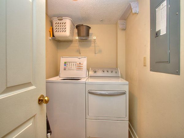 Spacious 3 Bedroom Condo, perfect location!