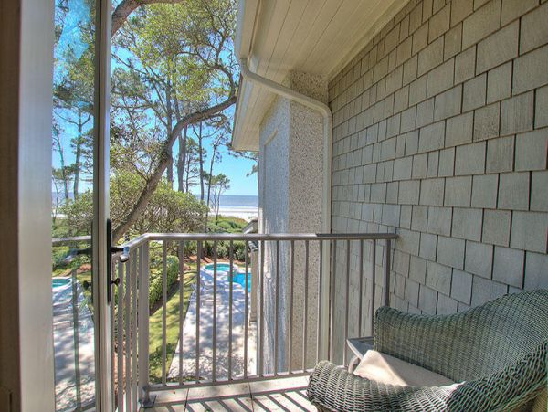 Oceanfront 6 Bedroom Plus Den Vacation Getaway in Hilton Head