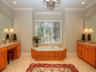 Hilton Head Six Bedroom Lovely Pool Home