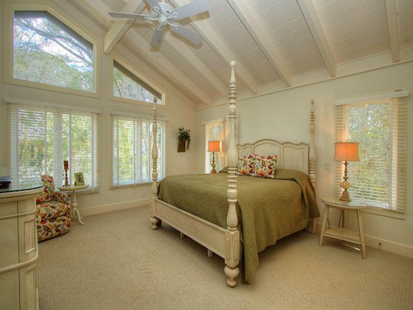 Gorgeous Lagoon Views House with 7 Bedrooms - Ideal Family Retreat