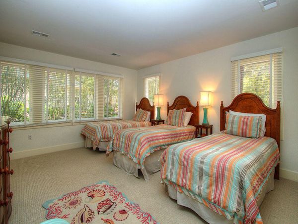 Gorgeous Lagoon Views House with 7 Bedrooms - Ideal Family Retreat