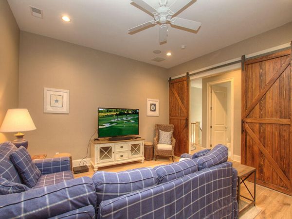 Six Bedroom Luxury Vacation Home in Hilton Head Sleeps 20
