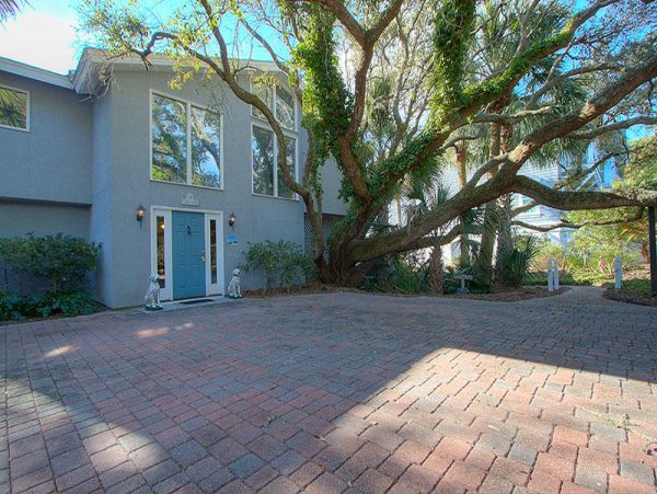 Very close to Coligny Park