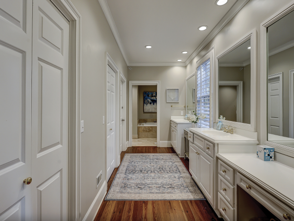 Hilton Head Island Vacation Rental - Luxury Five Bedroom Home with Pool & Guest House