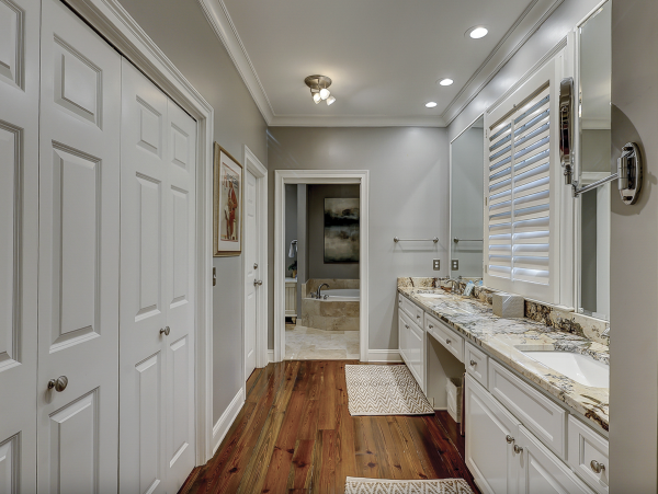 Hilton Head Island Vacation Rental - Luxury Five Bedroom Home with Pool & Guest House