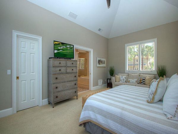 Beautiful, Spacious & Comfortable 4 Bedroom Home with Pool