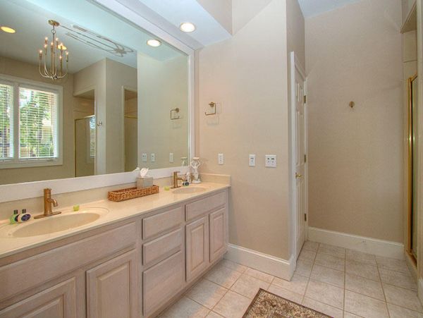 Beautiful, Spacious & Comfortable 4 Bedroom Home with Pool