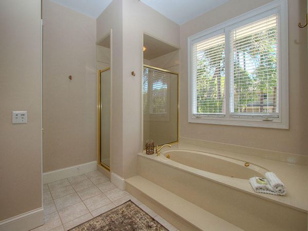 Beautiful, Spacious & Comfortable 4 Bedroom Home with Pool