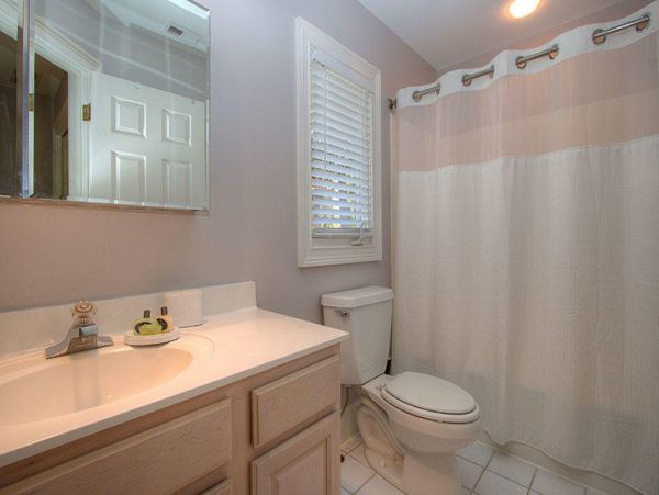 Beautiful, Spacious & Comfortable 4 Bedroom Home with Pool