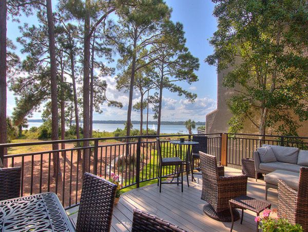 Luxurious 4 Bedroom Townhome Steps to the Beach