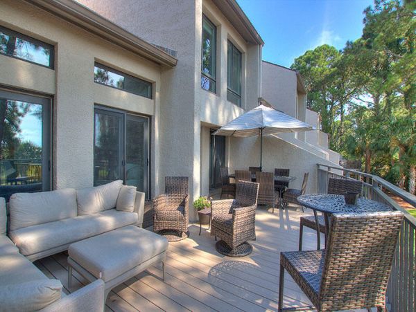 Luxurious 4 Bedroom Townhome Steps to the Beach