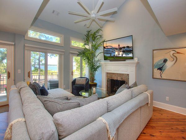 Luxurious 4 Bedroom Townhome Steps to the Beach