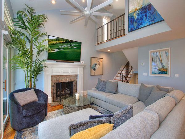 Luxurious 4 Bedroom Townhome Steps to the Beach