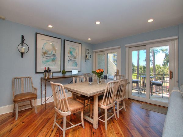 Luxurious 4 Bedroom Townhome Steps to the Beach