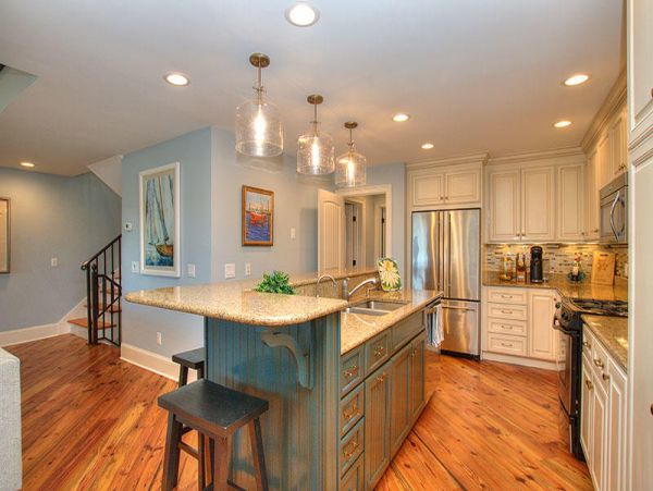 Luxurious 4 Bedroom Townhome Steps to the Beach