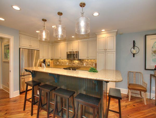 Luxurious 4 Bedroom Townhome Steps to the Beach