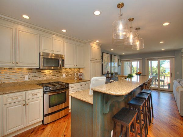 Luxurious 4 Bedroom Townhome Steps to the Beach