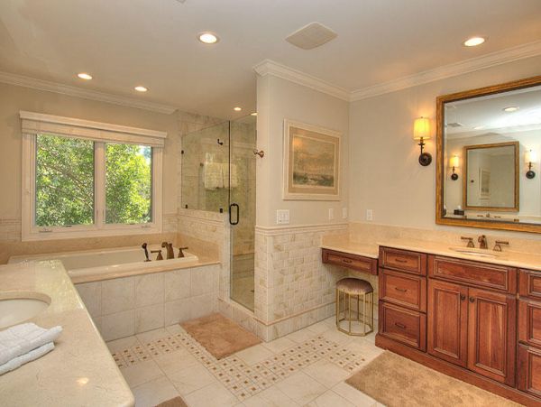 Luxurious 4 Bedroom Townhome Steps to the Beach