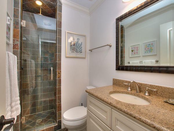 Luxurious 4 Bedroom Townhome Steps to the Beach