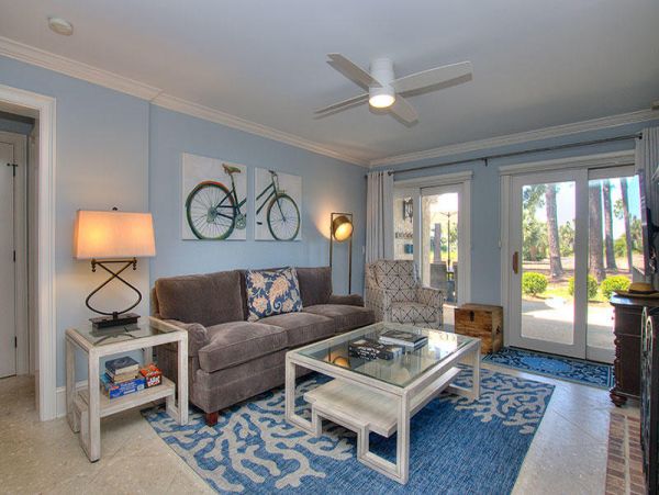 Luxurious 4 Bedroom Townhome Steps to the Beach
