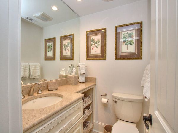 Luxurious 4 Bedroom Townhome Steps to the Beach