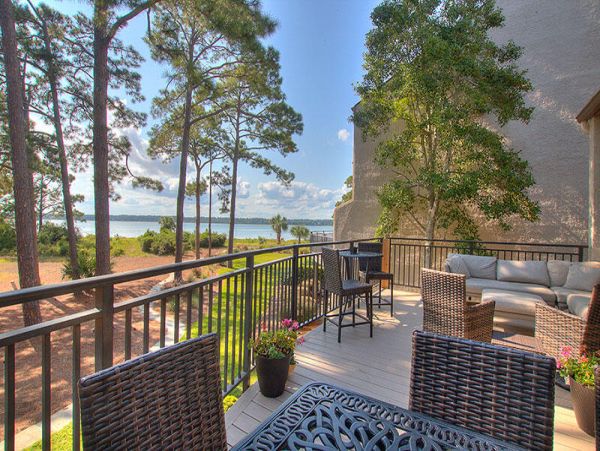 Luxurious 4 Bedroom Townhome Steps to the Beach