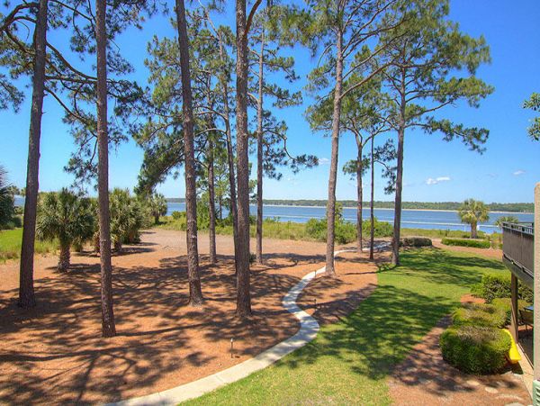 Luxurious 4 Bedroom Townhome Steps to the Beach