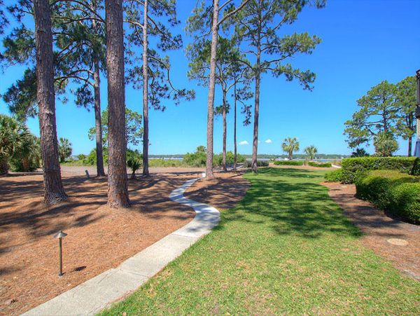 Luxurious 4 Bedroom Townhome Steps to the Beach