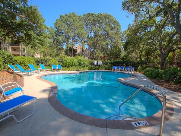 Luxurious 4 Bedroom Townhome Steps to the Beach