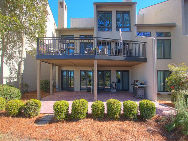 Luxurious 4 Bedroom Townhome Steps to the Beach