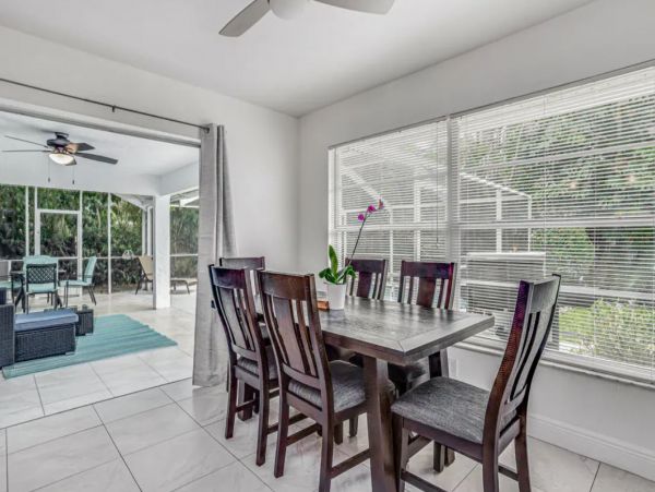 Naples Family Friendly 3 Bedroom Home Caged Pool Sleeps 10