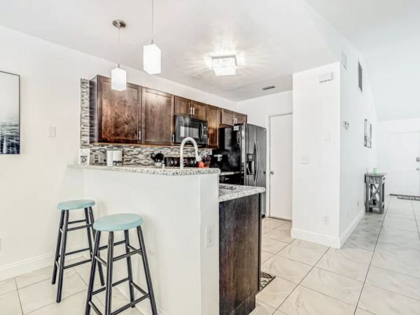 Naples Family Friendly 3 Bedroom Home Caged Pool Sleeps 10