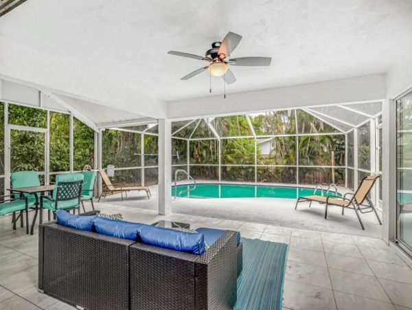 Naples Family Friendly 3 Bedroom Home Caged Pool Sleeps 10