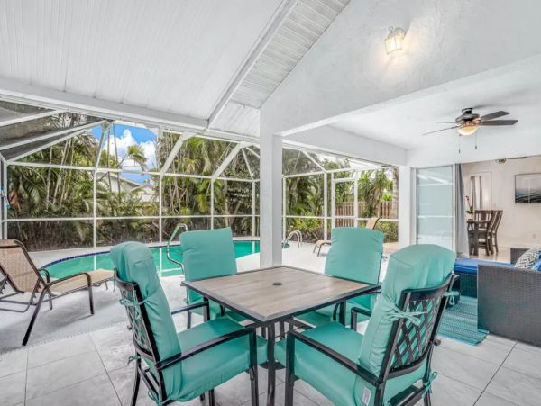 Naples Family Friendly 3 Bedroom Home Caged Pool Sleeps 10