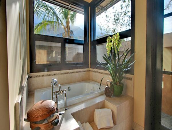 Luxurious Four Bedroom Vacation Home in Lahaina