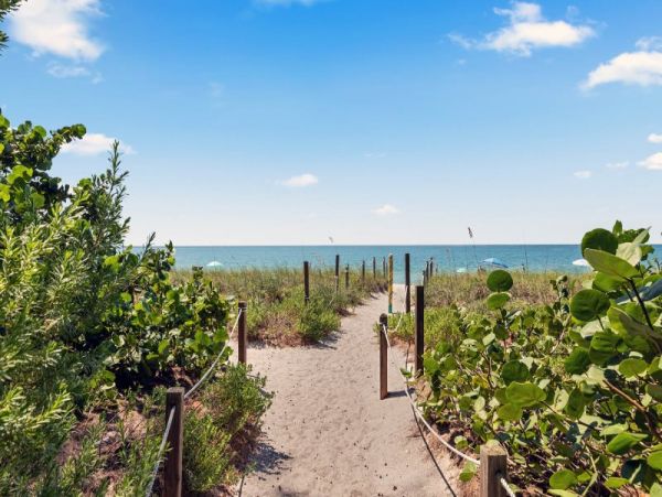 Completely Updated Two Bedroom Vacation Home in Captiva