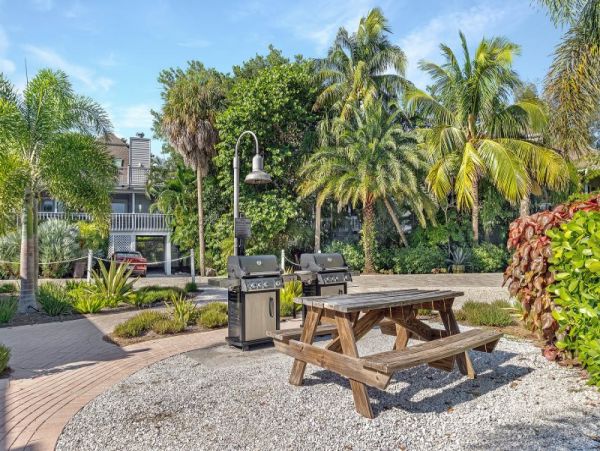 Completely Updated Two Bedroom Vacation Home in Captiva