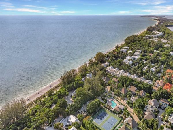 Completely Updated Two Bedroom Vacation Home in Captiva