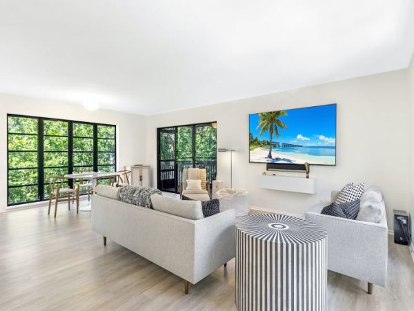 Completely Updated Two Bedroom Vacation Home in Captiva