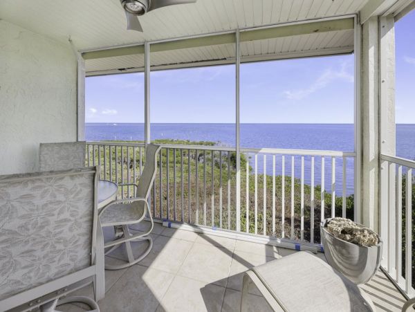 Beautiful Bay Views Condo with 3-Bedrooms in Captiva Island