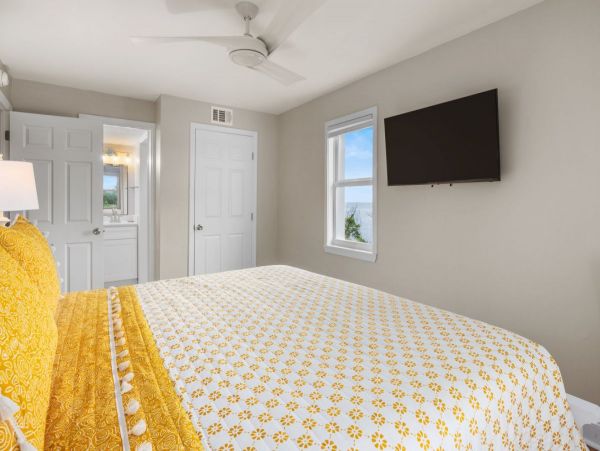 Beautiful Bay Views Condo with 3-Bedrooms in Captiva Island