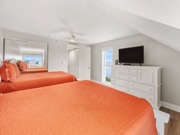 Beautiful Bay Views Condo with 3-Bedrooms in Captiva Island